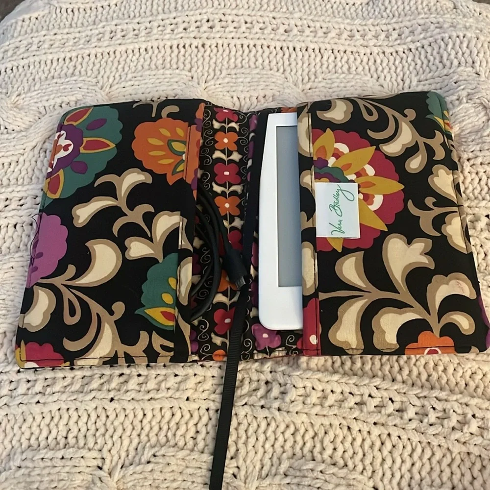 EUC Vera Bradley Kindle or paperback cover.